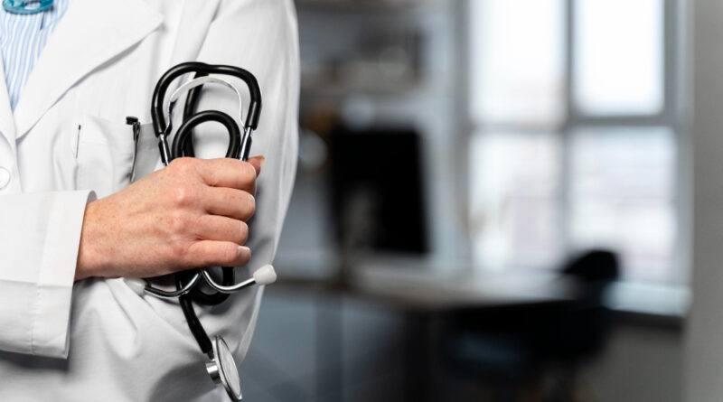 Ile zarabia lekarz w danii