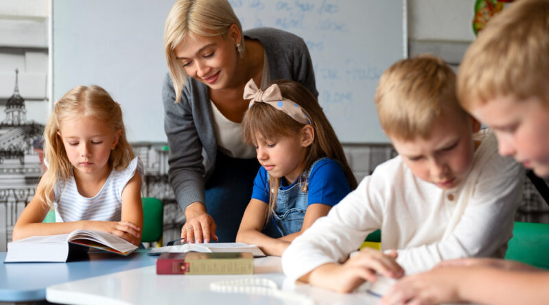 Ile zarabia nauczyciel w Dani?