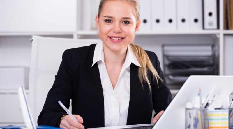 Ile zarabia urzędnik w Szwecji?